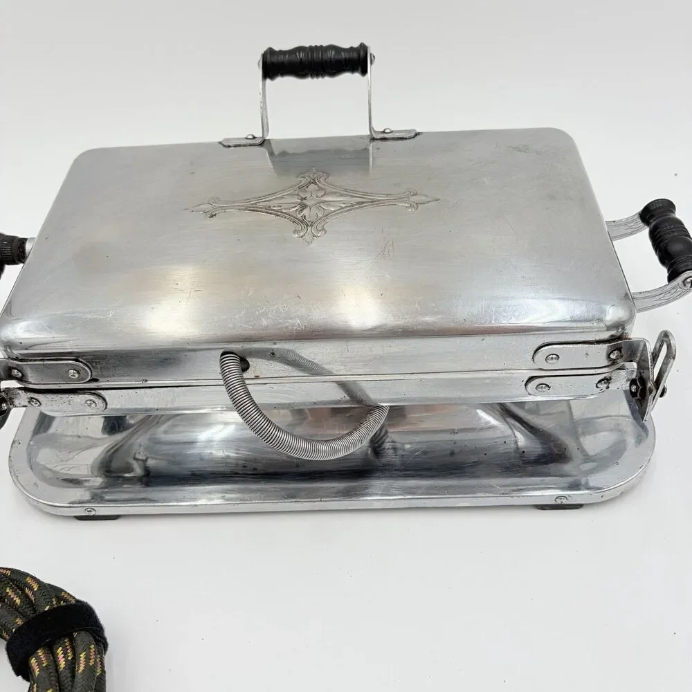 UNIVERSAL Electric Waffle Iron Grill E7360E LANDERS FRARY & CLARK Tested Works